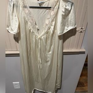 White- vintage lorraine nightgown-med